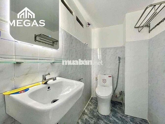 Nhà Chính chủ cho thuê, Full nội thất, 30m2 ngay Cầu Vượt ngã tư ga