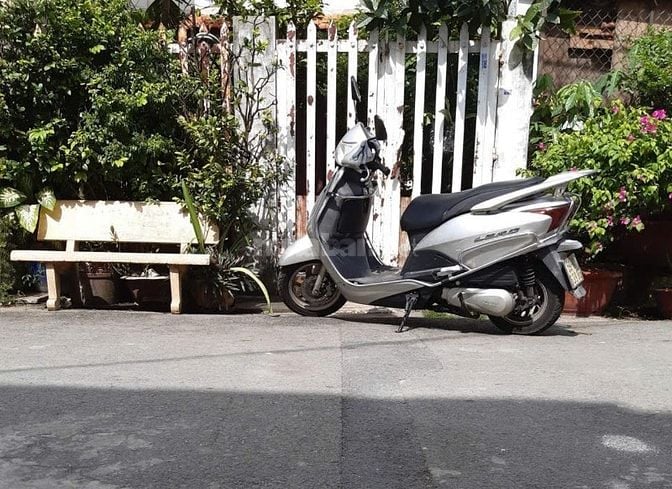 Dư xe cần bán LEAD 110 - Cốp rộng, chưa rả máy, Nữ chạy kỹ