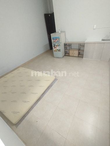 Phòng máy lạnh 25m2 trống sẵn. Đường Tạ Quang Bửu P4 Q8 