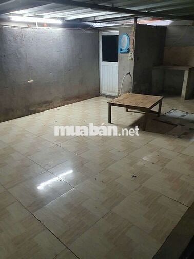 Nha kho cho thuê.8m × 12m lững