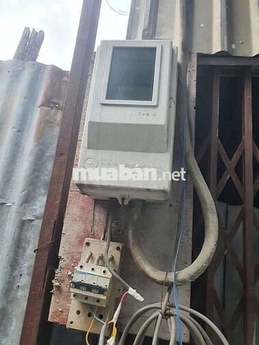 Nha kho cho thuê.8m × 12m lững