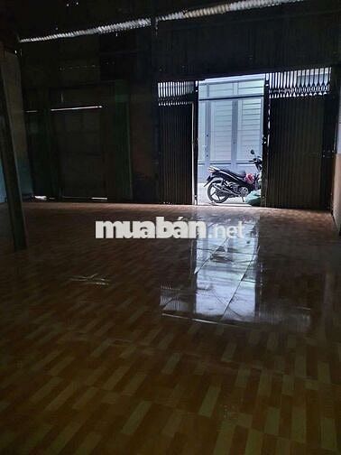 Nha kho cho thuê.8m × 12m lững