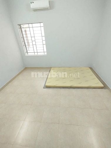 Phòng máy lạnh 25m2 trống sẵn. Đường Tạ Quang Bửu P4 Q8 