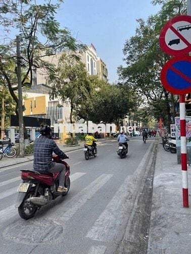 Cực hiếm, nhà 2 tầng phố Đội Cấn, 10m ra mặt phố 58m2 giá chỉ 9.1 tỷ