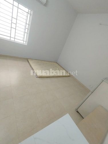 Phòng máy lạnh 25m2 trống sẵn. Đường Tạ Quang Bửu P4 Q8 