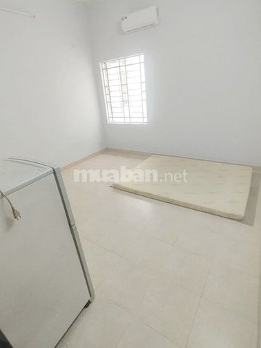 Phòng máy lạnh 25m2 trống sẵn. Đường Tạ Quang Bửu P4 Q8 