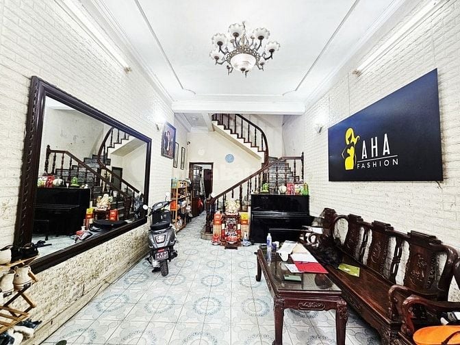 Nguyễn Khang – Cầu Giấy – Ô TÔ – 85 M2 – 4 T – MT 4.3 M – Giá 17.8 Tỷ.