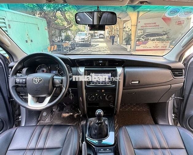 Toyota Fortuner 2017 2.4MT Bạc- 670tr