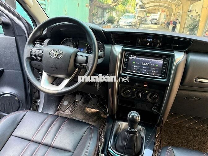 Toyota Fortuner 2017 2.4MT Bạc- 670tr