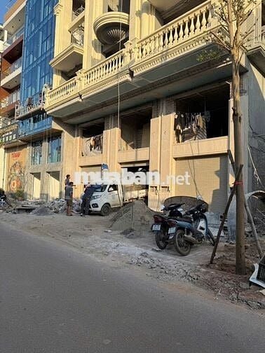 CẦN BÁN NHÀ MẶT PHỐ ĐÀM QUANG TRUNG LONG BIÊN HÀ NỘI.