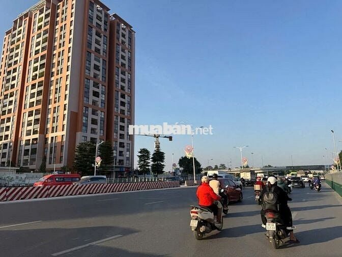 CẦN BÁN NHÀ MẶT PHỐ ĐÀM QUANG TRUNG LONG BIÊN HÀ NỘI.