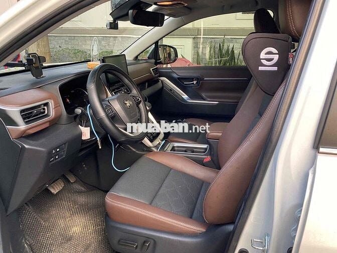 Toyota Innova Cross 2025 Xăng - Điện 9000 km