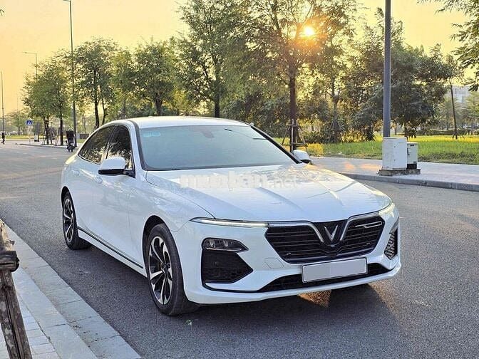 VinFast Lux A2.0 Base 2021 Trắng 40000 km