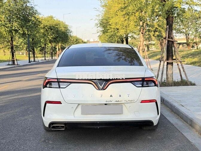 VinFast Lux A2.0 Base 2021 Trắng 40000 km