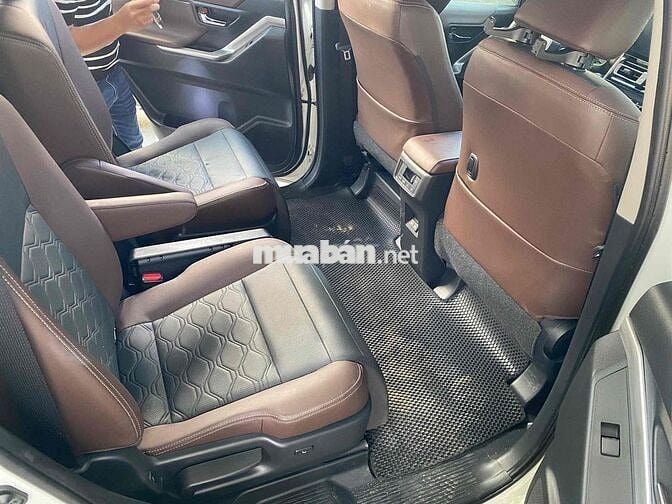 Toyota Innova Cross 2025 Xăng - Điện 9000 km