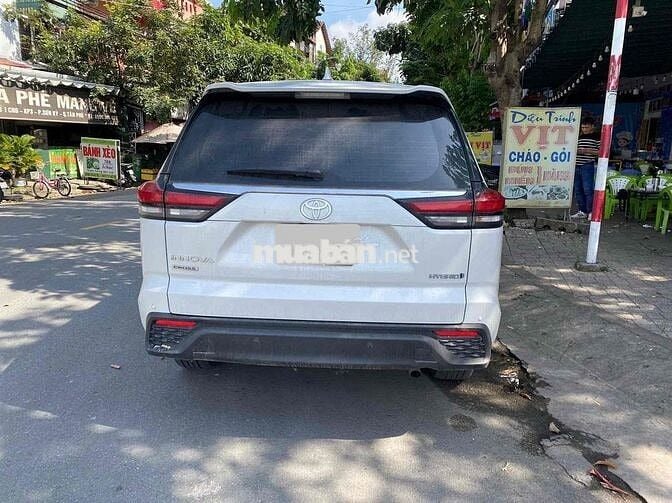 Toyota Innova Cross 2025 Xăng - Điện 9000 km