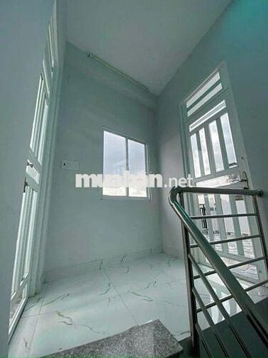 BÁN NHÀ 2 MẶT TIỂN HẺM , XE HƠI ĐẬU TRƯỚC NHÀ