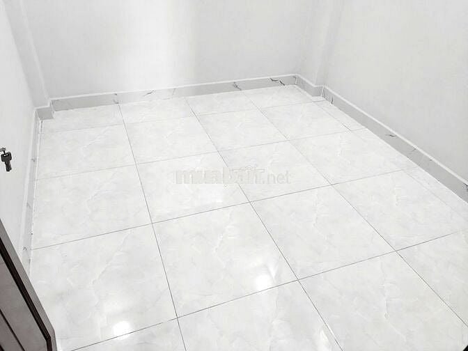 BÁN NHÀ 2 MẶT TIỂN HẺM , XE HƠI ĐẬU TRƯỚC NHÀ