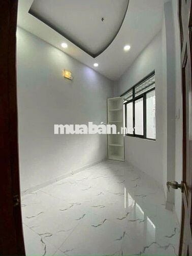 BÁN NHÀ 2 MẶT TIỂN HẺM , XE HƠI ĐẬU TRƯỚC NHÀ