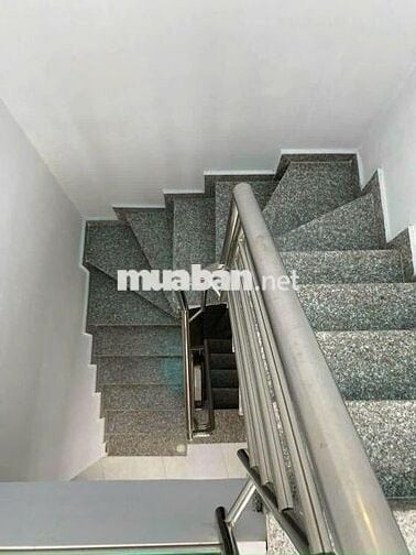 BÁN NHÀ 2 MẶT TIỂN HẺM , XE HƠI ĐẬU TRƯỚC NHÀ