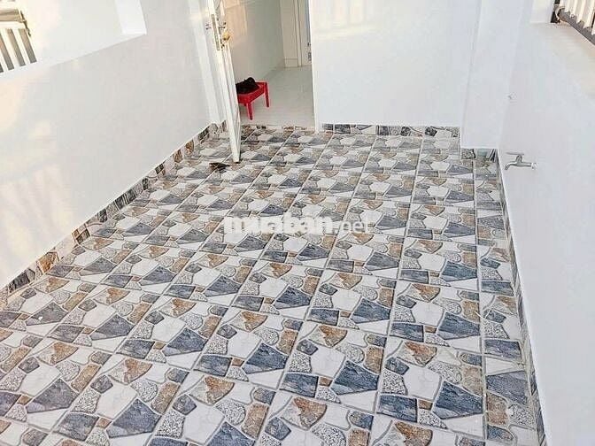 BÁN NHÀ 2 MẶT TIỂN HẺM , XE HƠI ĐẬU TRƯỚC NHÀ