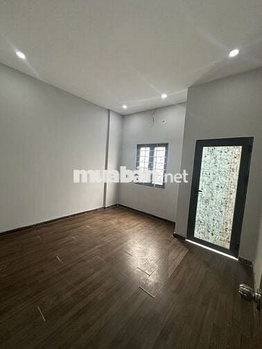 Bán nhà mới, gần chợ, ủy ban, phù hợp gia đình