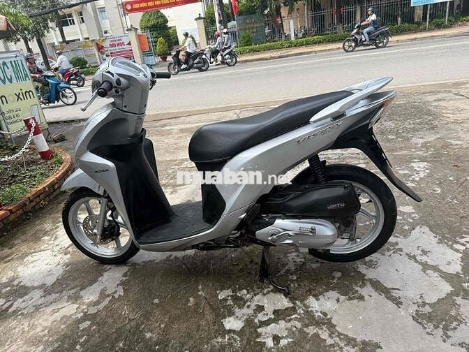Honda Vision màu Bạc bs 95 có bán góp