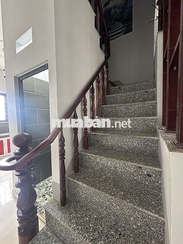 Bán nhà mới, gần chợ, ủy ban, phù hợp gia đình