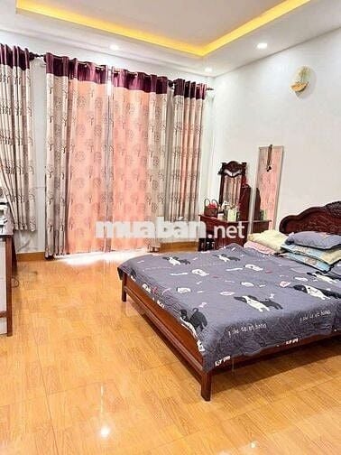 4 x 20m, 4 tầng, 4pn, 4wc. Oto đậu 2 chiếc trong nhá.