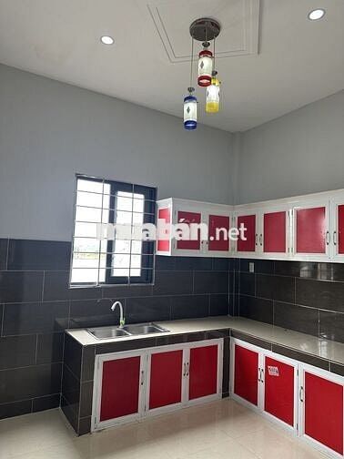 Bán nhà mới, gần chợ, ủy ban, phù hợp gia đình