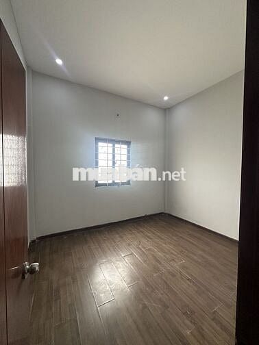 Bán nhà mới, gần chợ, ủy ban, phù hợp gia đình