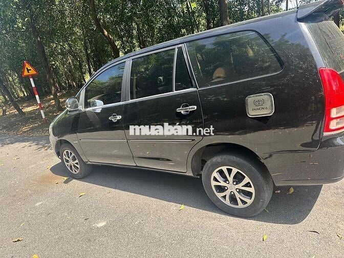Toyota Innova 2007 G - 1234 km