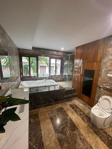 GẤP - PHÂN LÔ 2 Ô TÔ - MẠC THÁI TỔ - TRUNG KÍNH - 66M - 7 TẦNG - MT 5M