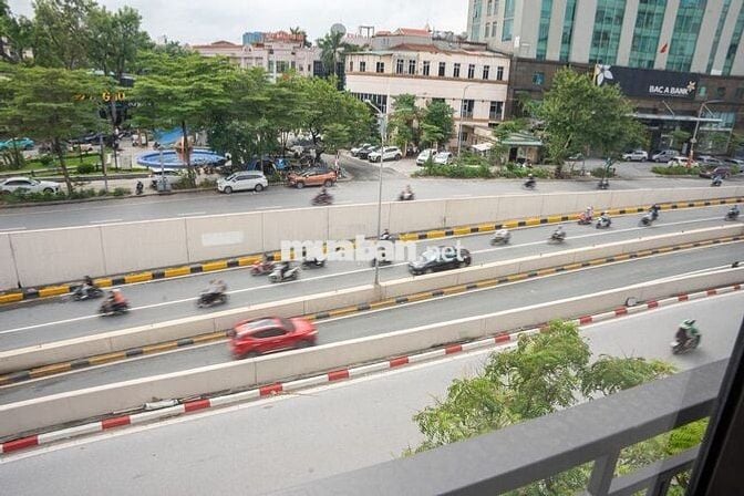 Cho thuê nhà mặt phố Xã Đàn, thang máy, 40m2, 29 triệu/4 tầng, Đống Đa