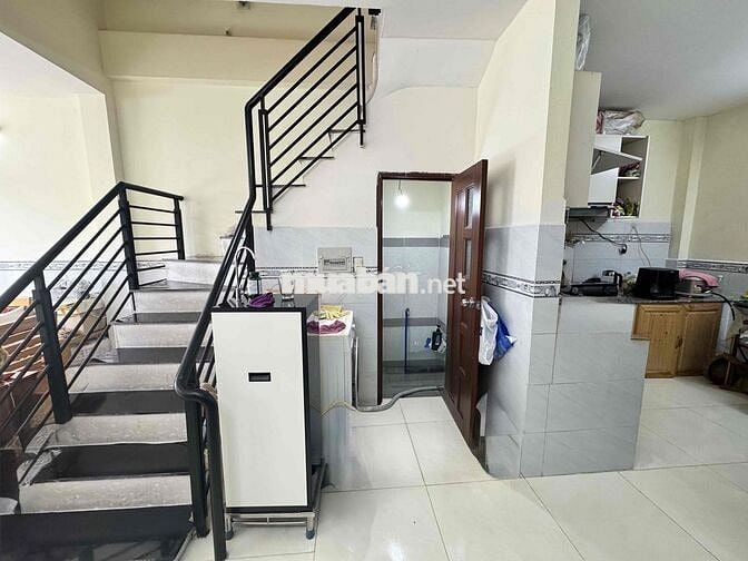 Bán Nhà 2 lầu: 3,8mx12m: 3phòng ngủ có sân thượng, hẻm 6m