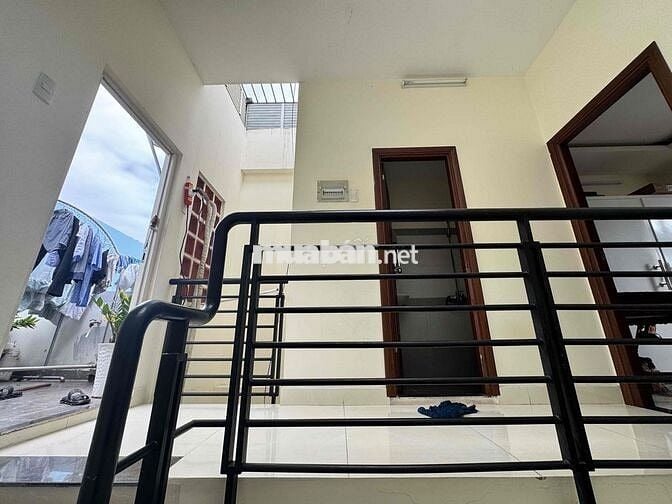 Bán Nhà 2 lầu: 3,8mx12m: 3phòng ngủ có sân thượng, hẻm 6m