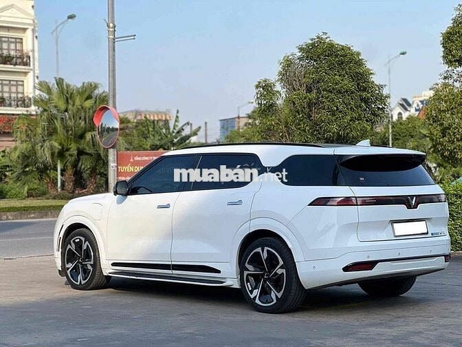 VinFast VF9 Plus 2023 6 Chỗ Thuê Pin tiên phong