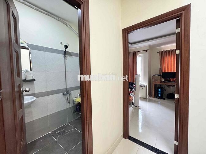 Bán Nhà 2 lầu: 3,8mx12m: 3phòng ngủ có sân thượng, hẻm 6m