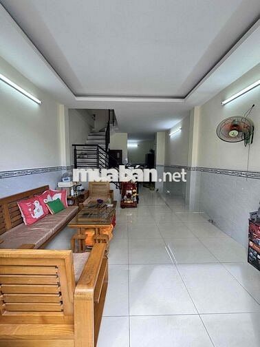 Bán Nhà 2 lầu: 3,8mx12m: 3phòng ngủ có sân thượng, hẻm 6m