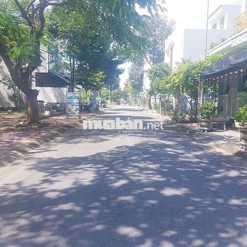 Bán đất mt đg trương định ngay trung tâm phú mỹ,dt:5x20 giá 3.3ty