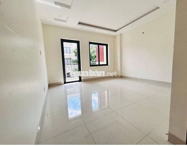 NHÀ ĐƯỜNG HOÀNG HOA THÁM GẦN NHÀ GA T3 DT: 4,5X20M TRỆT 3 LẦU CHO THUÊ