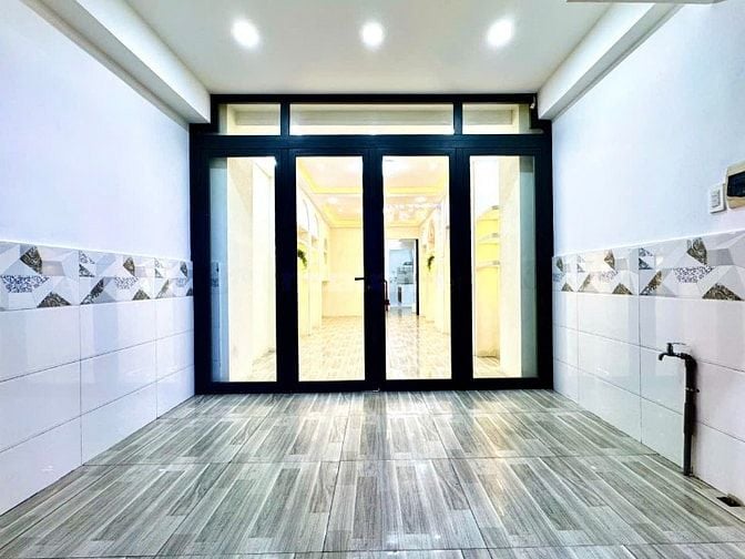 Bán nhà mặt tiền KD Nguyễn Trọng Tuyển, P.15, Phú Nhuận