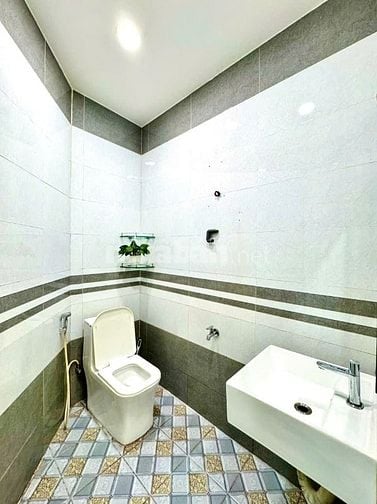 Bán nhà mặt tiền KD Nguyễn Trọng Tuyển, P.15, Phú Nhuận