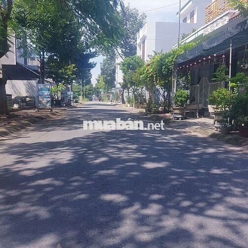 Bán đất mt đg trương định ngay trung tâm phú mỹ,dt:5x20 giá 3.3ty