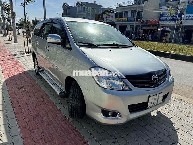 Toyota Innova 2011 G - 105 km