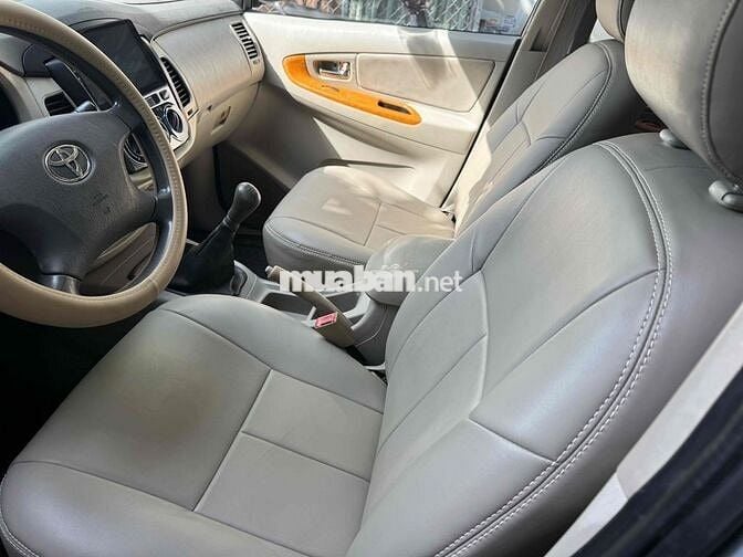 Toyota Innova 2011 G - 105 km