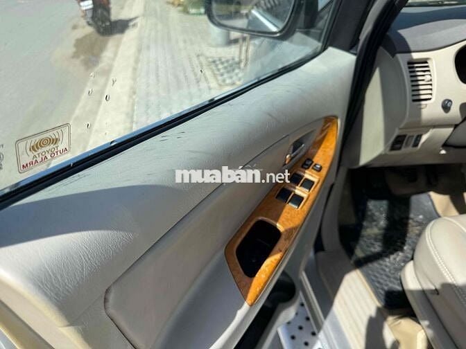 Toyota Innova 2011 G - 105 km