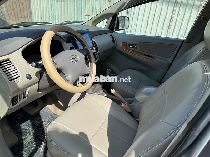 Toyota Innova 2011 G - 105 km