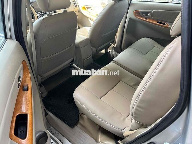 Toyota Innova 2011 G - 105 km