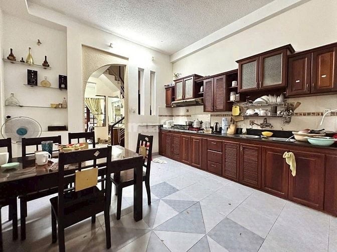 Bán nhà Hẻm Xe Hơi Bành Văn Trân, TB. Có sân đậu xe 